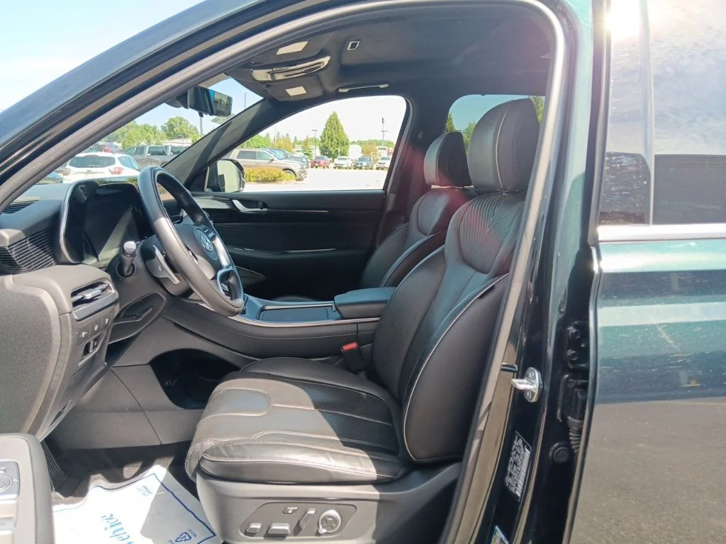 Used 2024 Robust Emerald Hyundai Calligraphy image 28