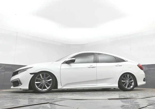 Used 2019 White Honda EX image 41