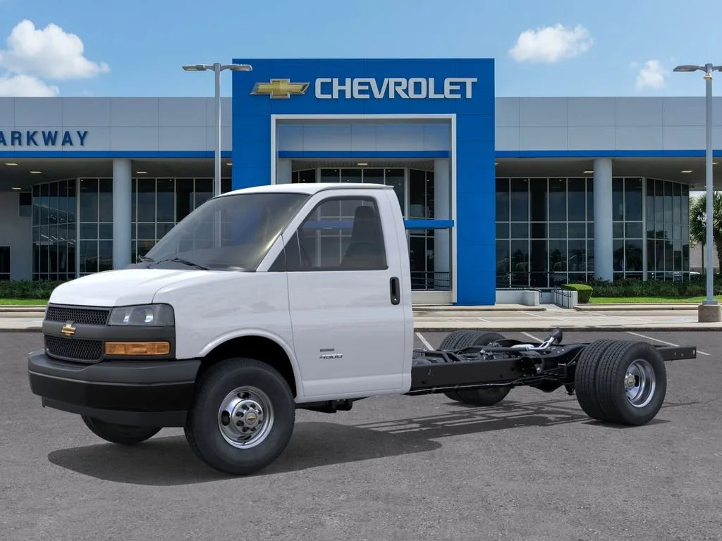 New 2026 Summit White Chevrolet 2WT image 2