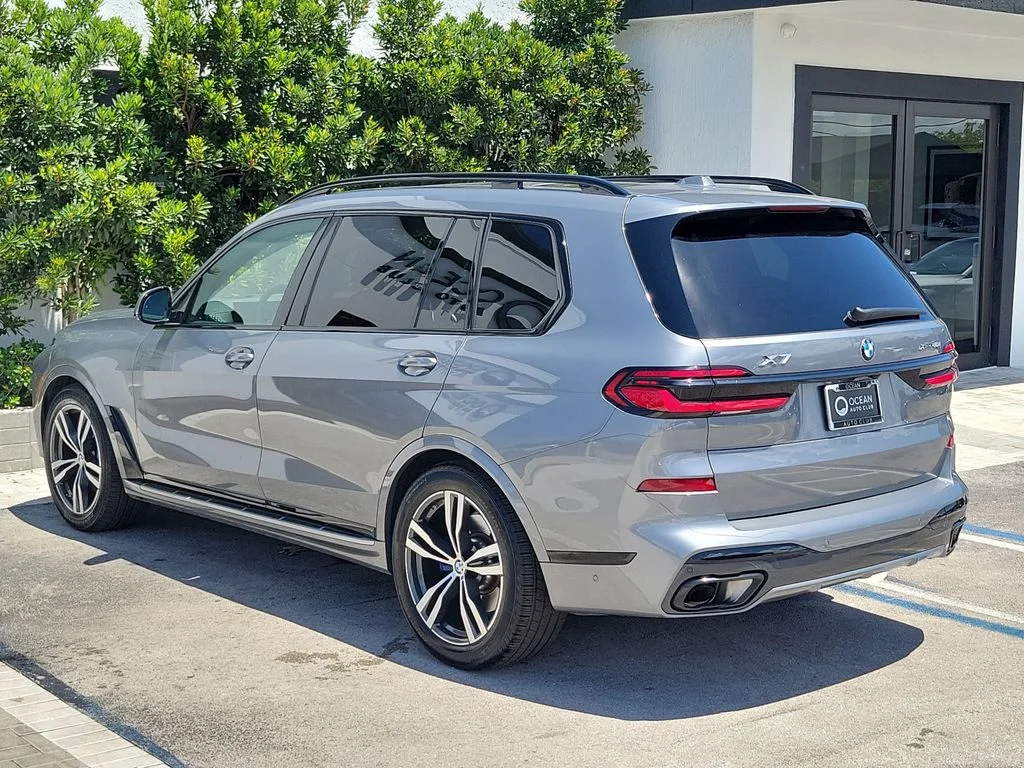 Used 2026 Gray BMW xDrive40i image 3