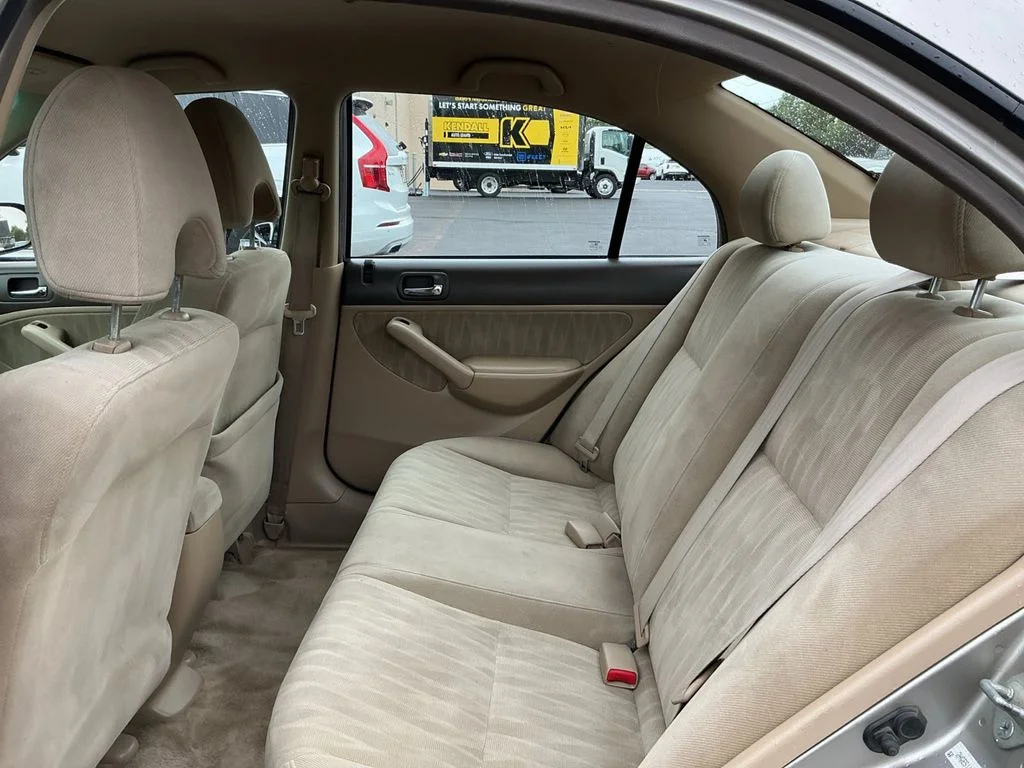 Used 2004 Gold Honda LX image 19