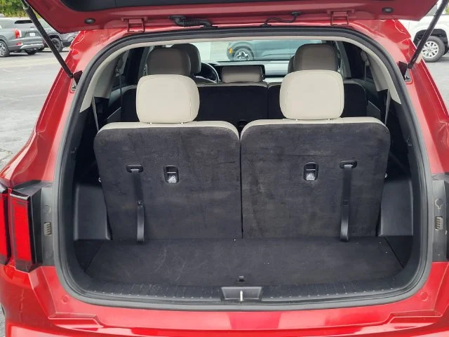Used 2023 Red Kia S image 4
