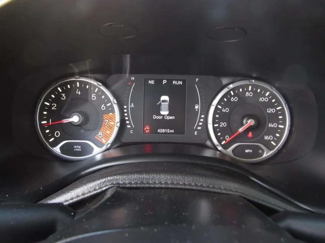 Used 2020 Blue Clearcoat Jeep Latitude image 25