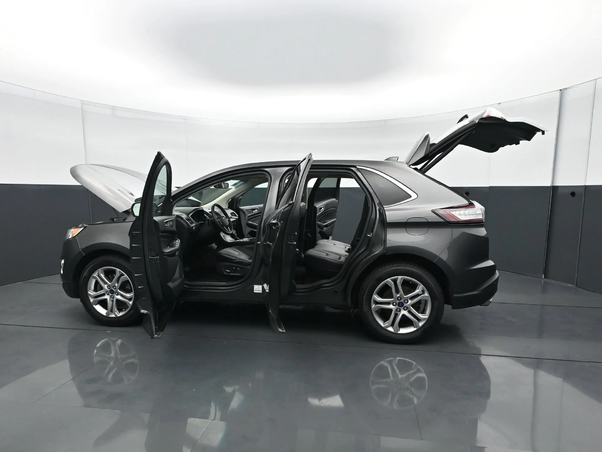 Used 2015  Ford 4D WAGON TITANIUM AWD image 30