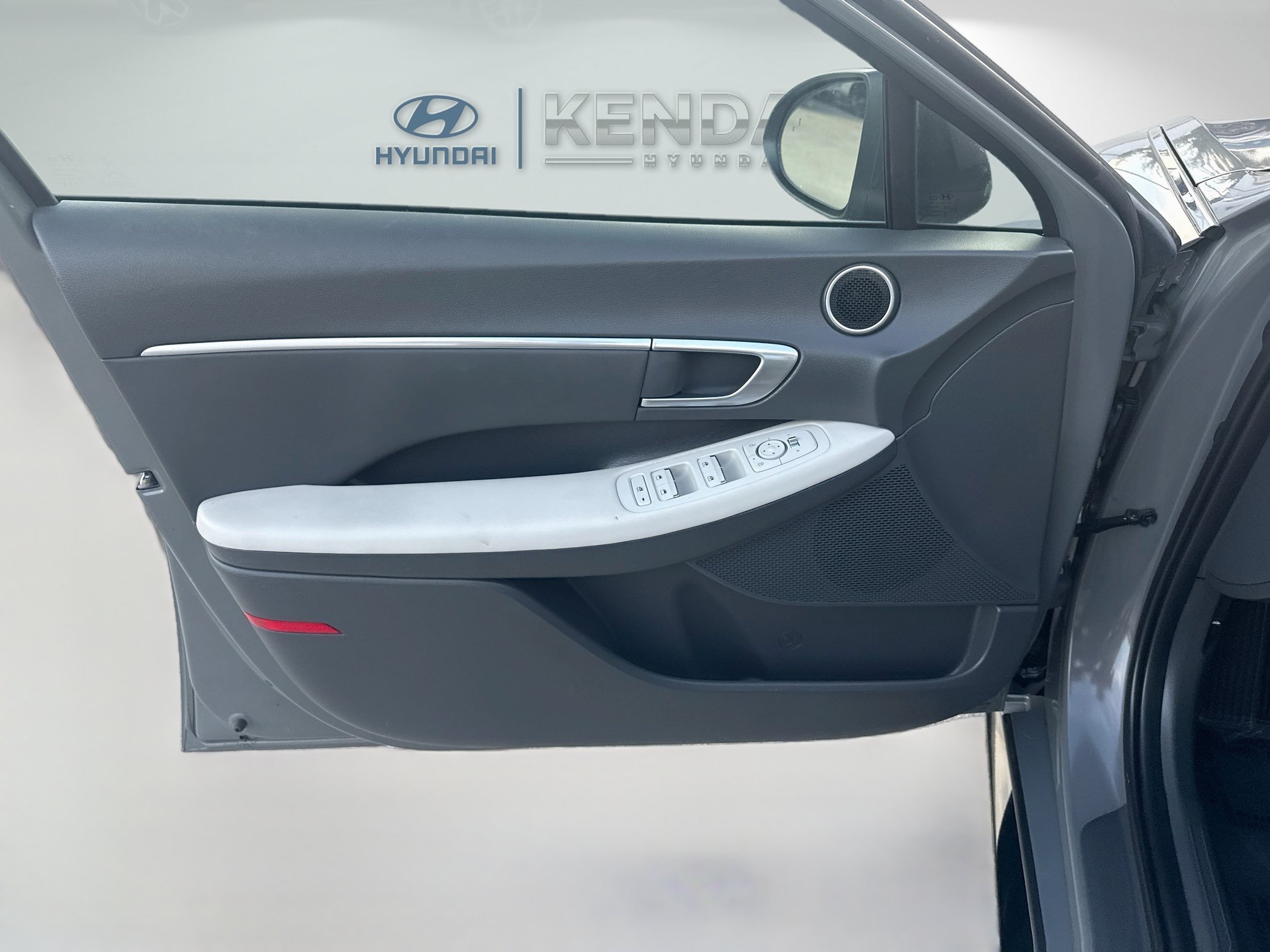 Used 2023 Hampton Gray Hyundai SEL image 17