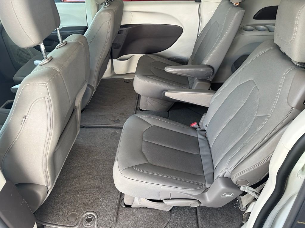 Used 2017 White Chrysler Touring image 29