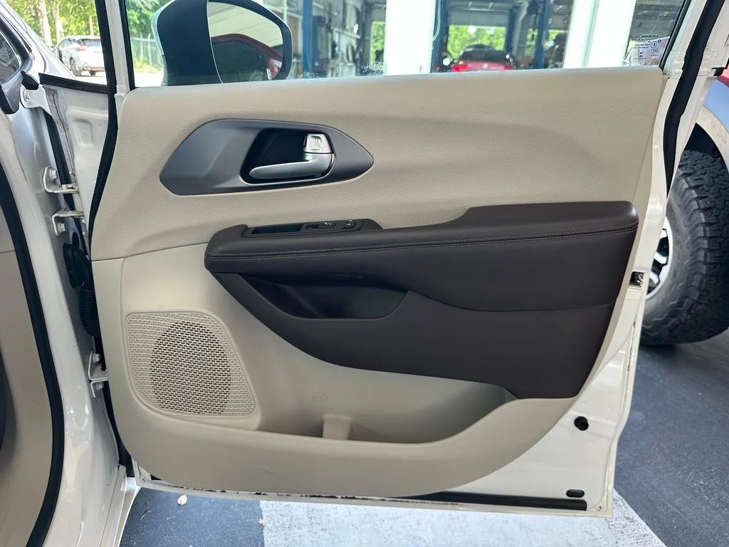 Used 2017 White Chrysler Touring image 36