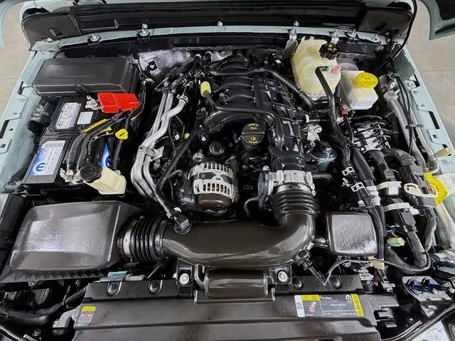 Used 2024  Jeep Sport S image 29