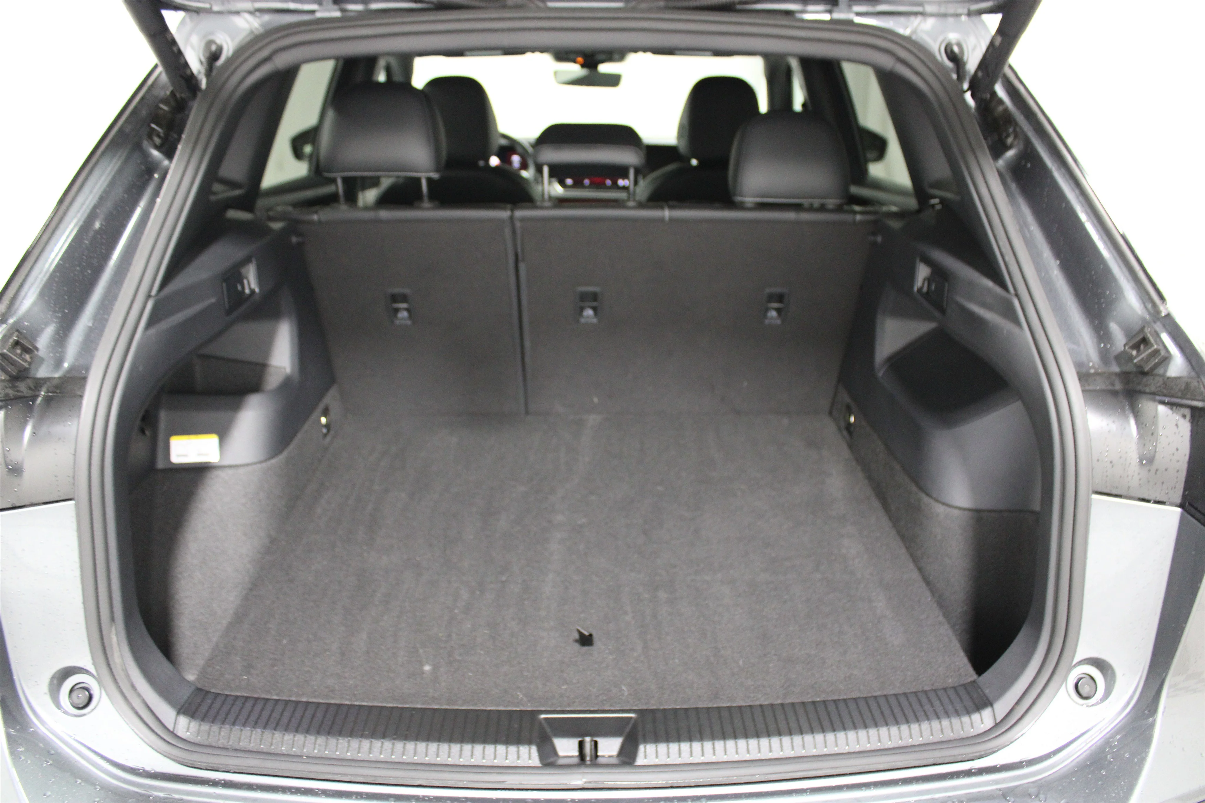 Used 2025 Platinum Gray Metallic Volkswagen SE R-Line Black image 21