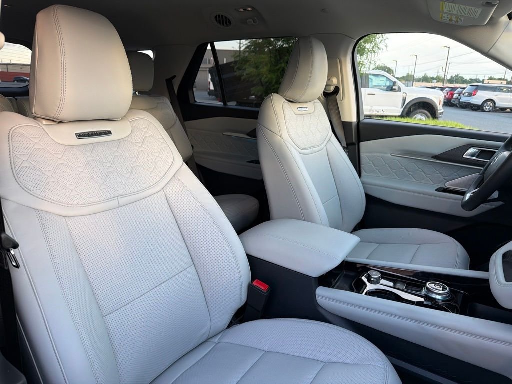 New 2026 Star White Metallic Tri-Coat Ford Platinum™ image 7
