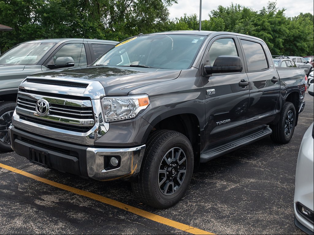 Used 2016 Magnetic Gray Metallic Toyota SR5 image 4