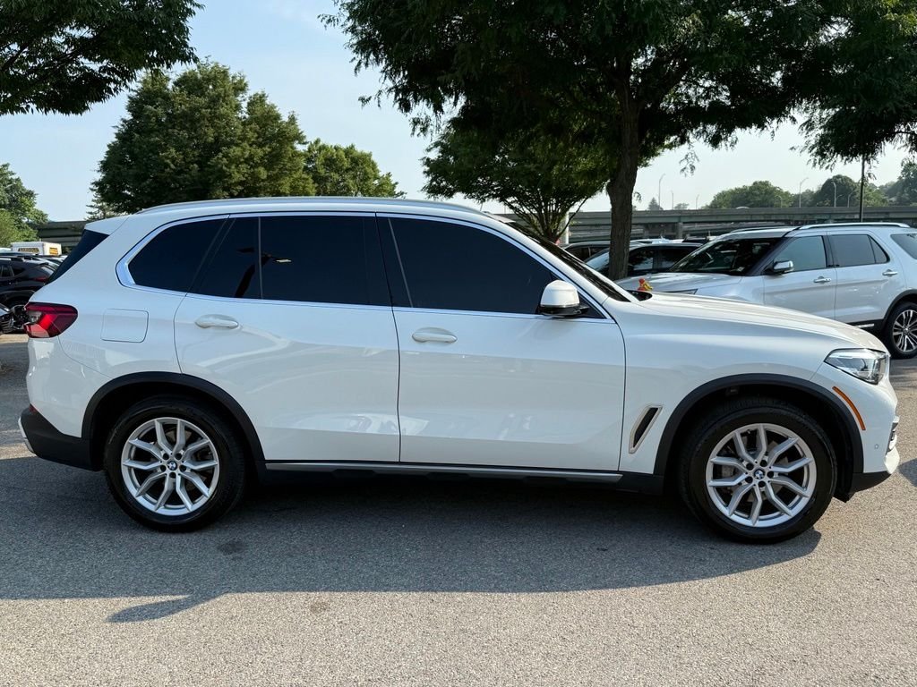 Used 2020 White BMW xDrive40i image 11