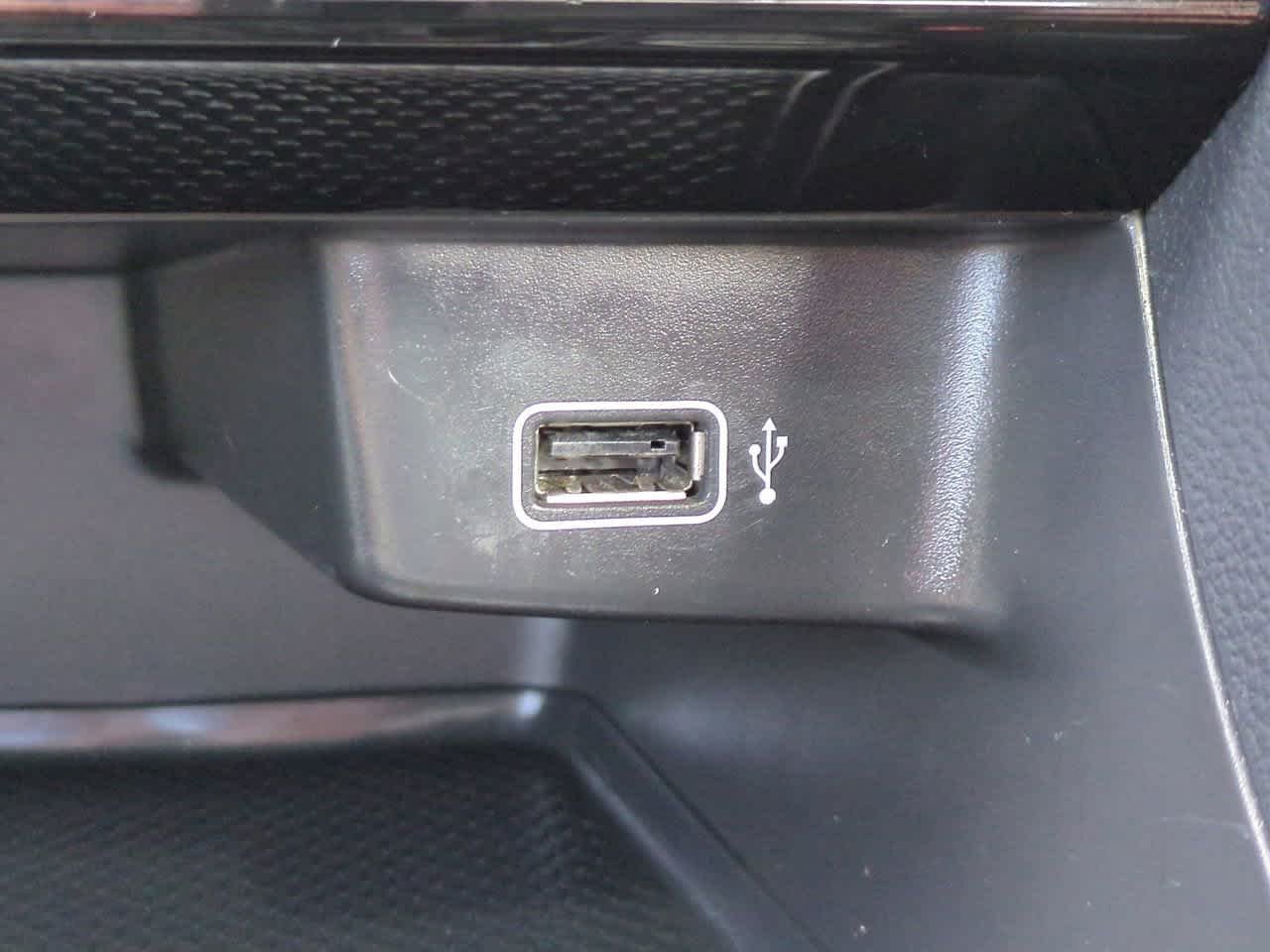 Used 2019 Platinum Gray Metallic Volkswagen SE image 21