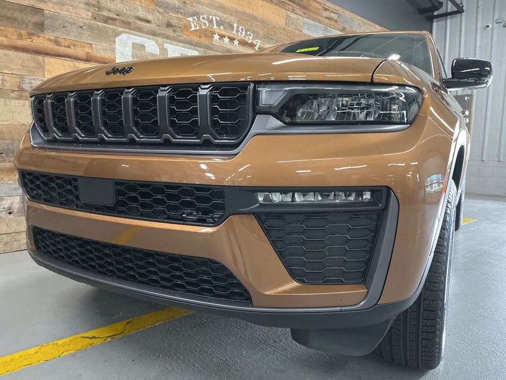 New 2026 Copper Shino Metallic Clear-Coat Exterior Paint Jeep Limited image 9