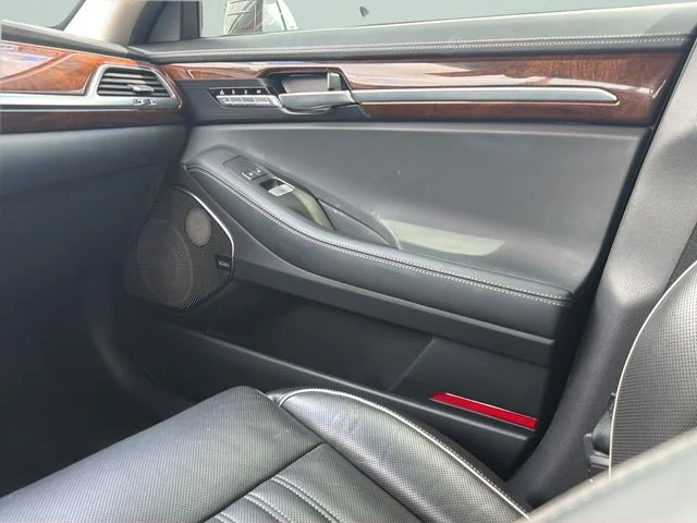 Used 2019 Gray Genesis 3.3T Premium image 10