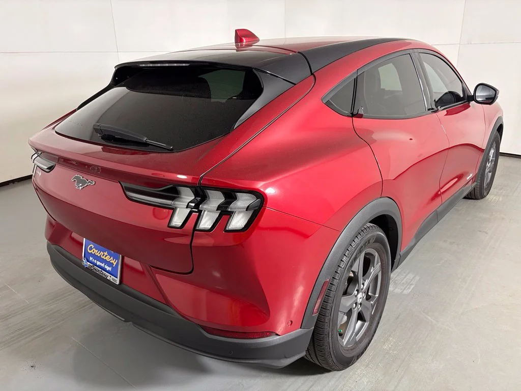 Used 2022 Red Ford Select image 8