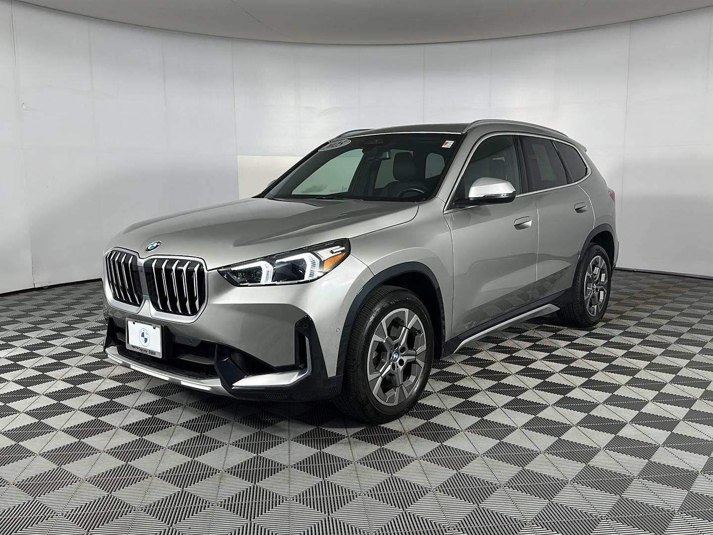 Used 2024 Space Silver Metallic BMW xDrive28i image 4