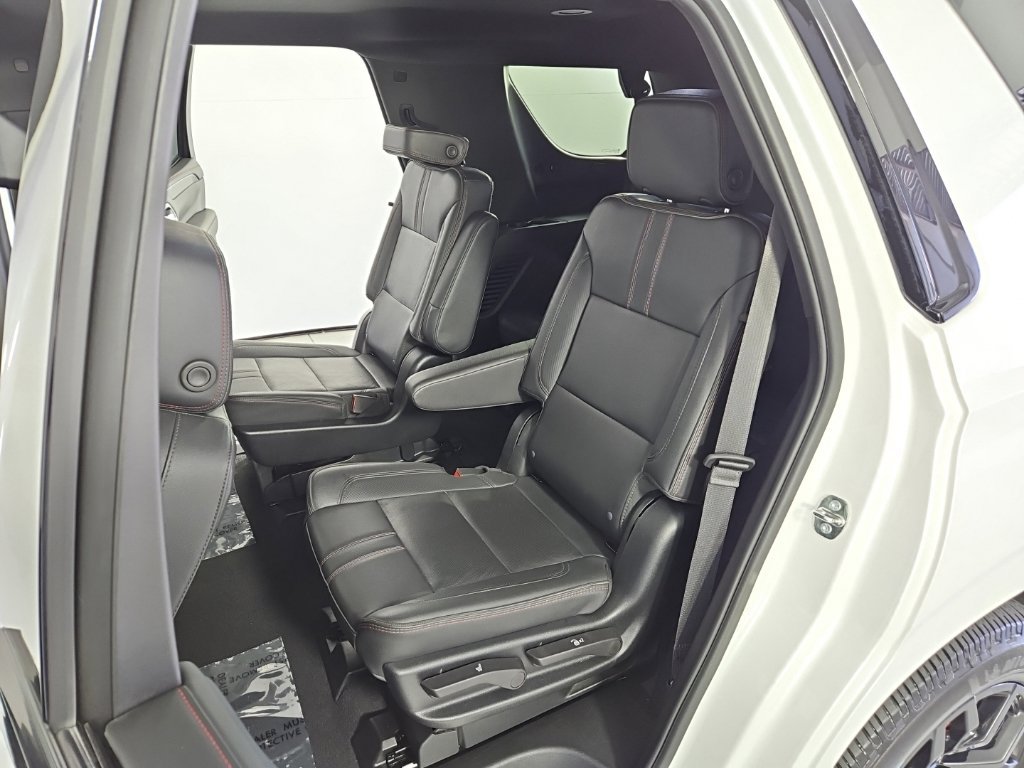 Used 2023 Pearl Chevrolet RST image 21