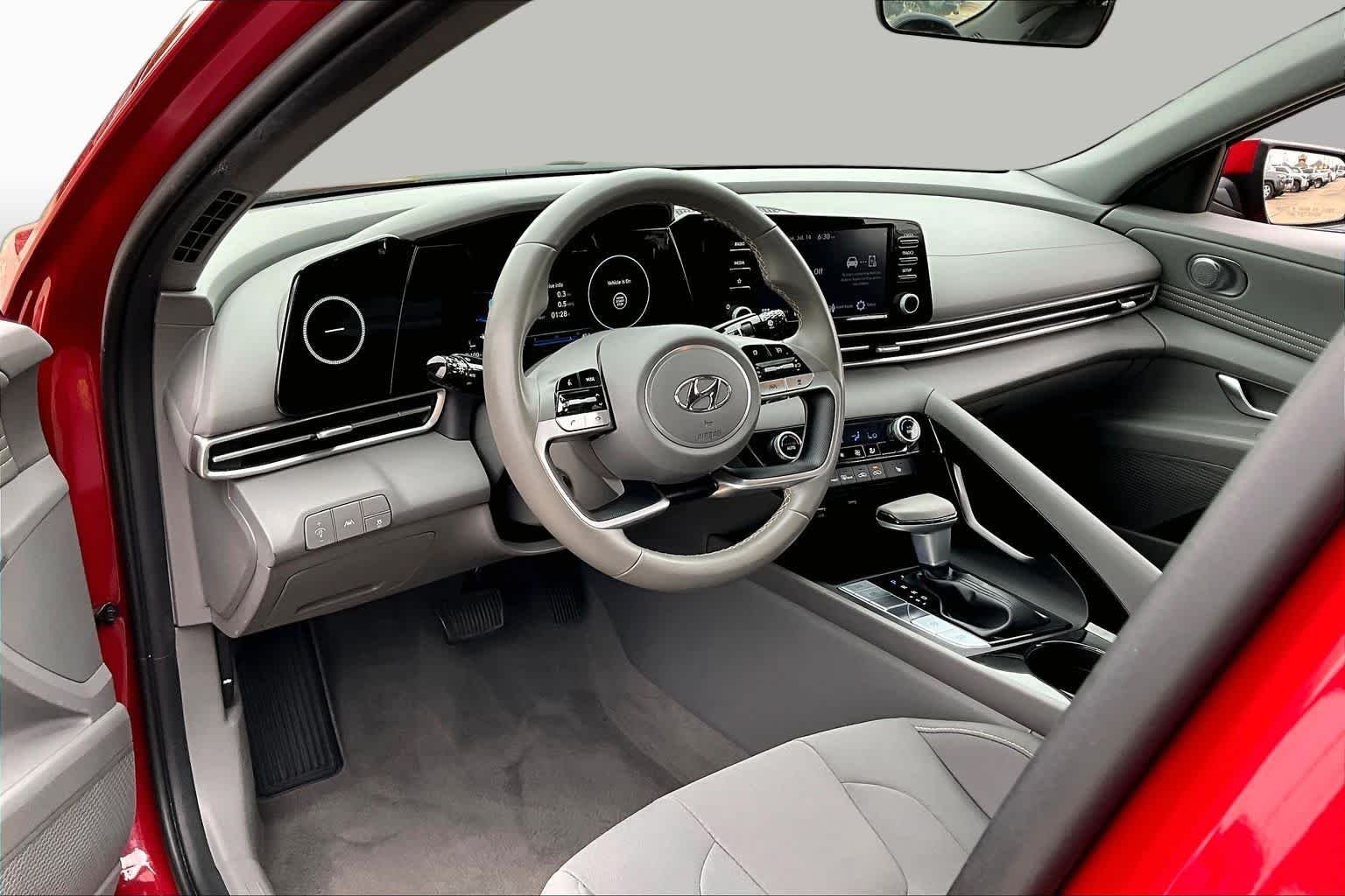 Used 2022 Scarlet Red Pearl Hyundai SEL image 17