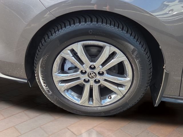 Used 2022 Gray Toyota Platinum image 31