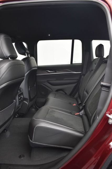 New 2026 Velvet Red Pearl-Coat Exterior Paint Jeep Altitude image 8