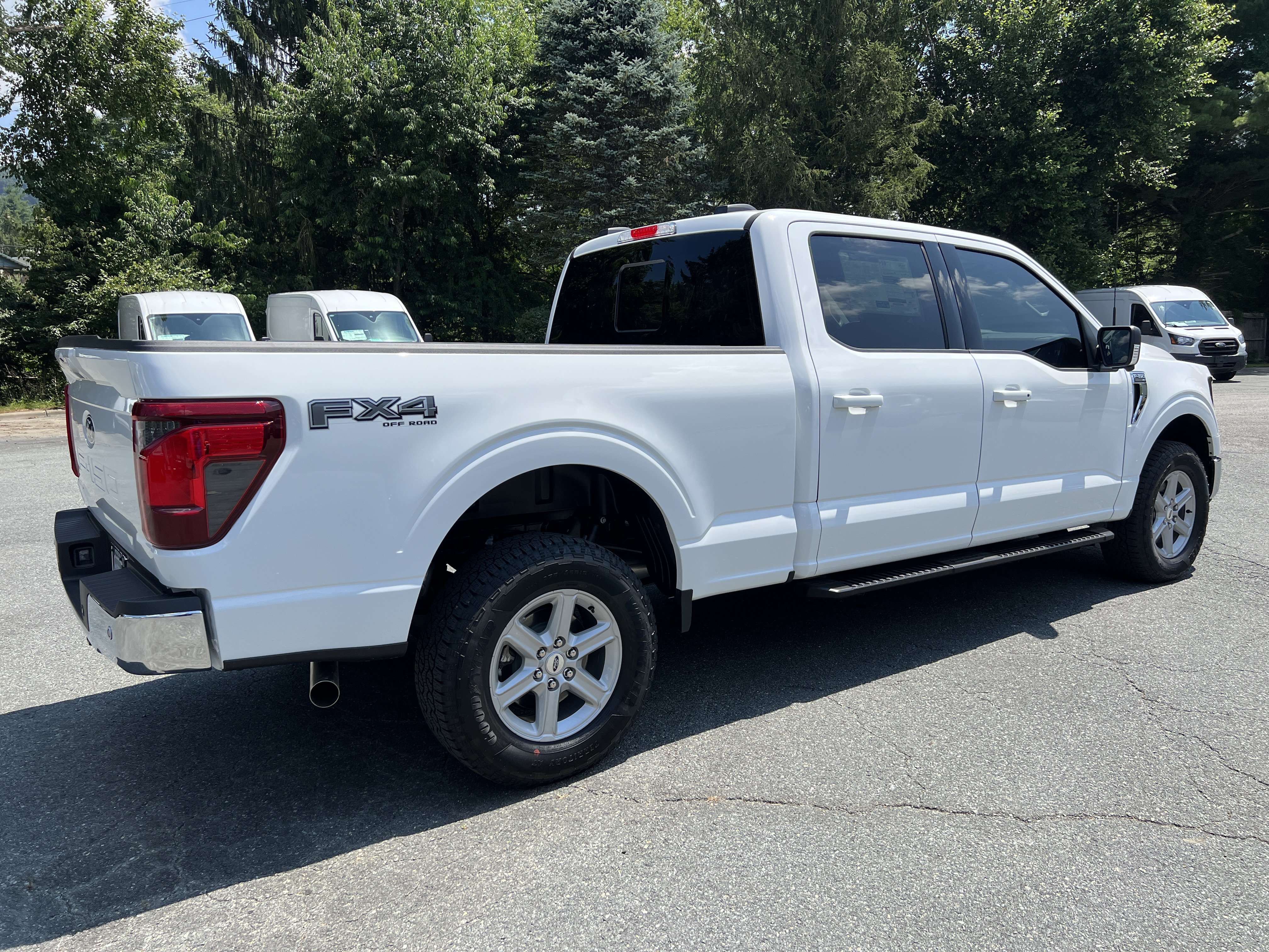 New 2026 Oxford White Ford XLT image 5