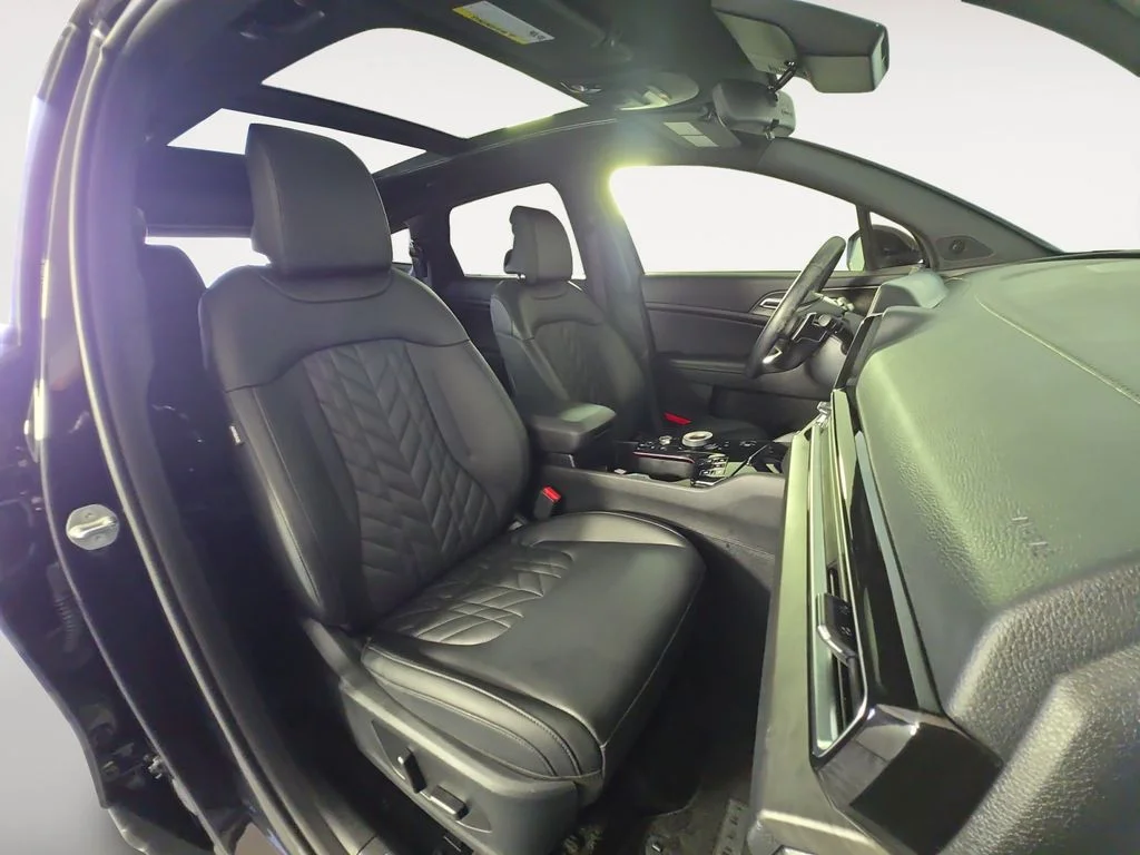 Used 2024 Black Kia X-Line Prestige image 16