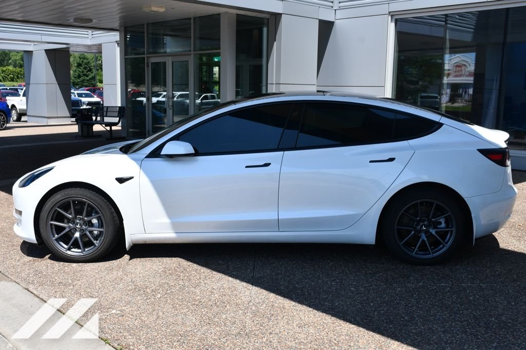 Used 2022  Tesla Base Electric image 3