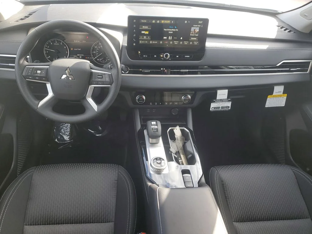 2026 Mitsubishi Outlander ES - Photo 11