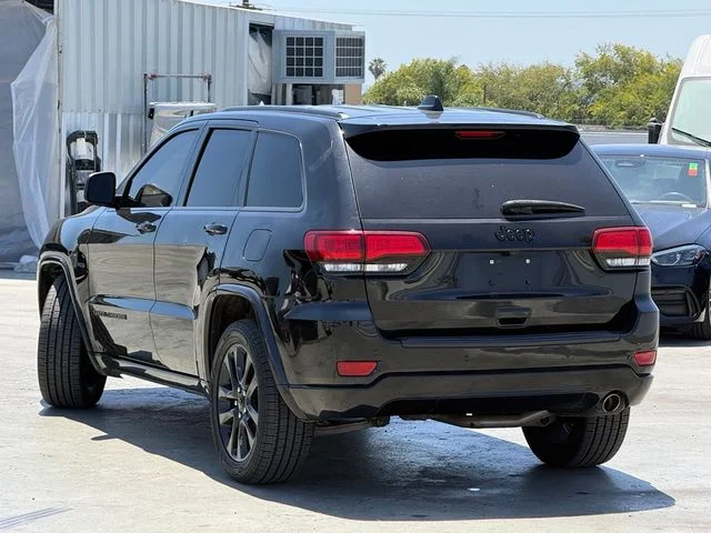 Used 2019 Black Jeep Altitude image 2