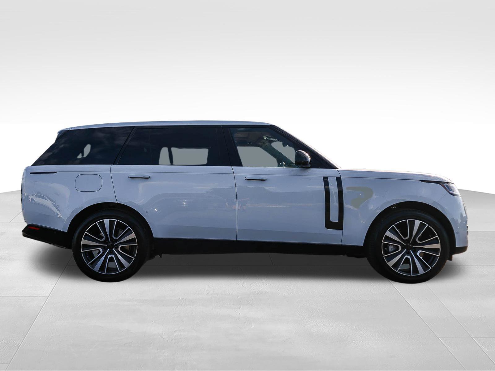 New 2026 Fuji White Land Rover SE image 4