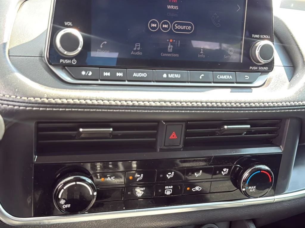 Used 2023 Gray Nissan S image 26