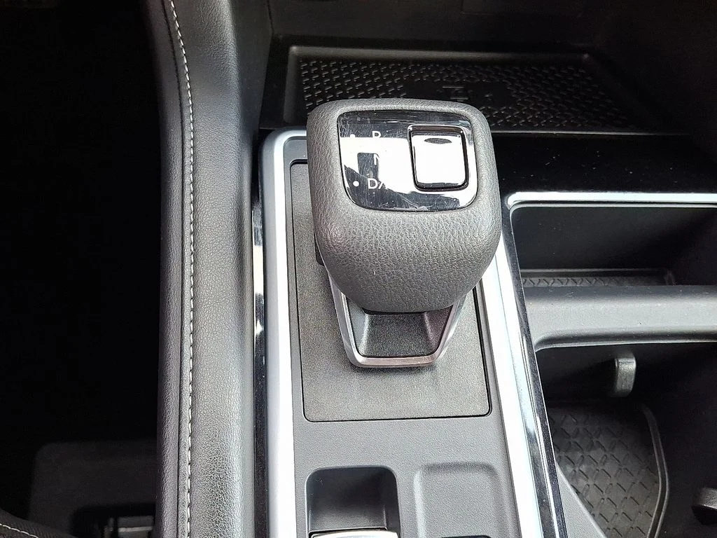 Used 2024 White Nissan SL image 16