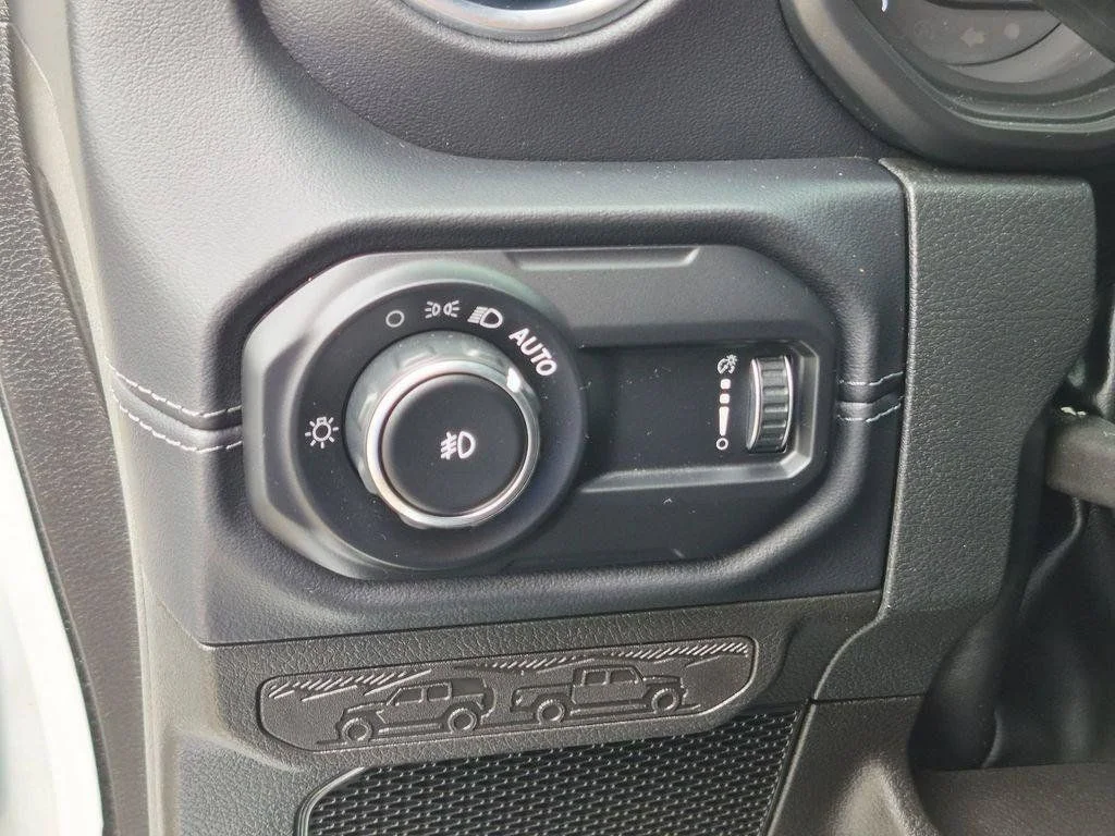 Used 2024 White Jeep Sahara image 15