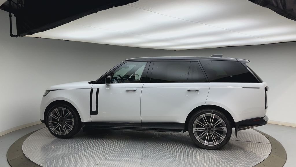 New 2026 Fuji White LAND ROVER Autobiography image 5