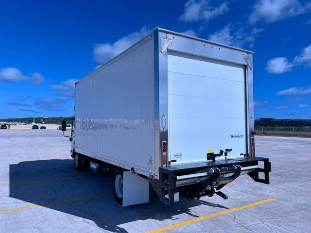 New 2024 White ISUZU 18ft Thermo King w/2500lb Lift, 19,500lb GVWR image 6