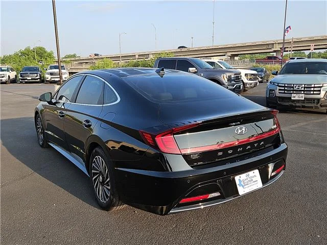 Used 2023 Black Hyundai Limited image 3