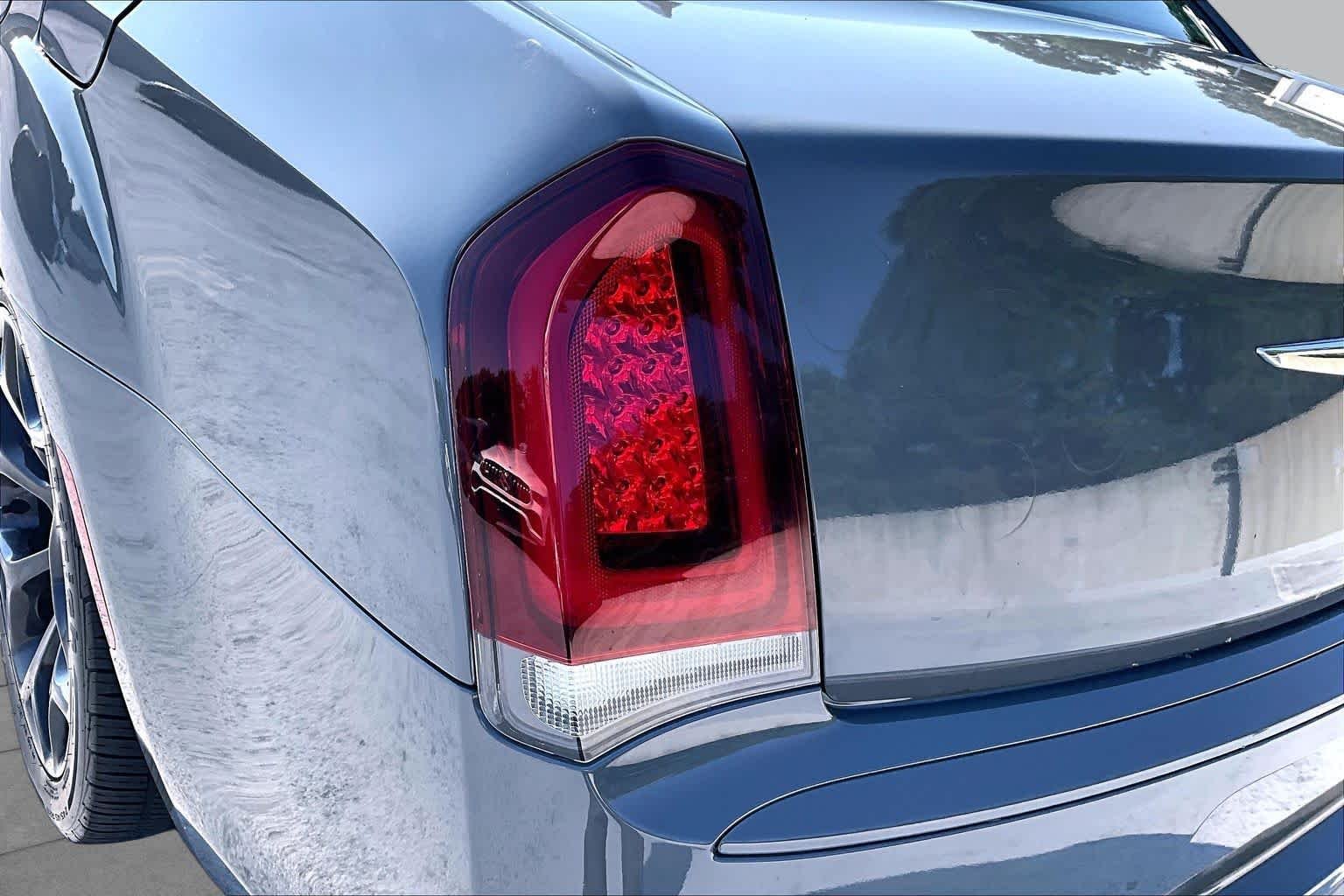 Used 2019 Ceramic Grey Clearcoat Chrysler 300S image 27