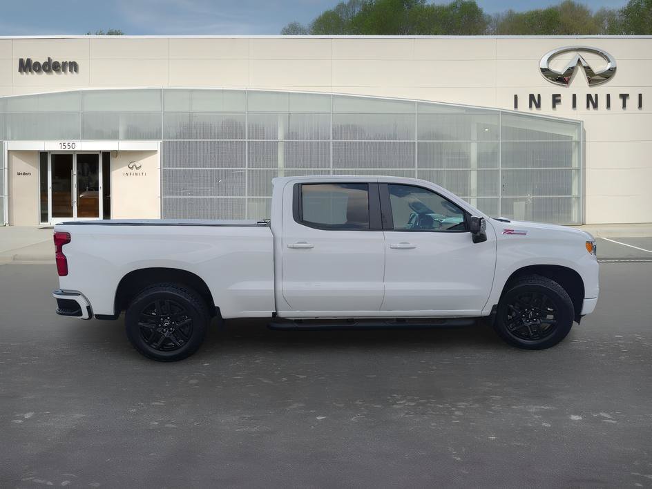 Used 2024 Summit White Chevrolet RST image 3