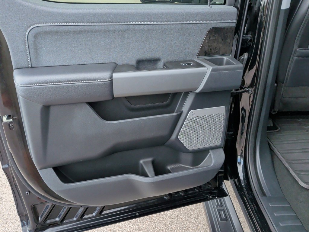 Used 2025 Agate Black Metallic Ford Lariat image 38