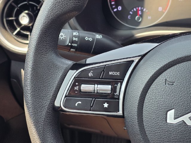 Used 2024 Snow White Pearl Kia LXS image 22