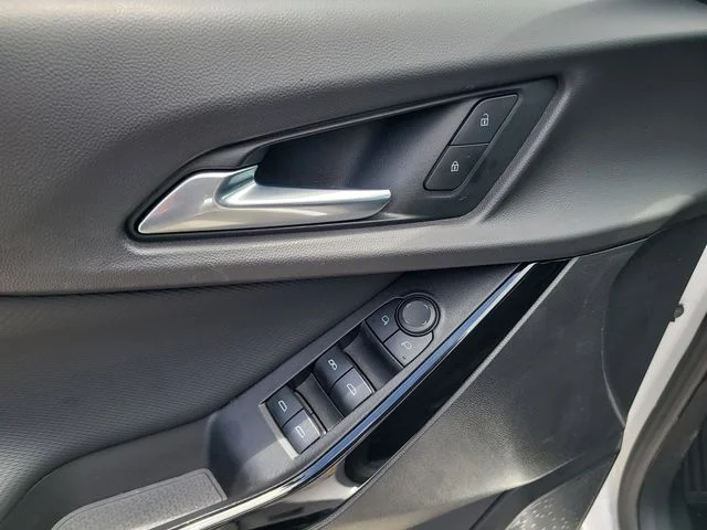 Used 2025 White Chevrolet LT image 17