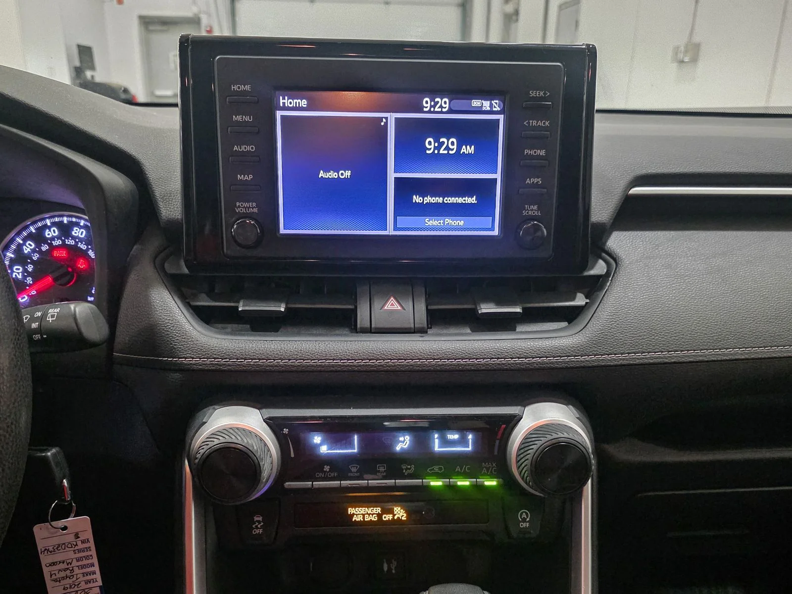 Certified Used 2019 Pearl Toyota LE image 27