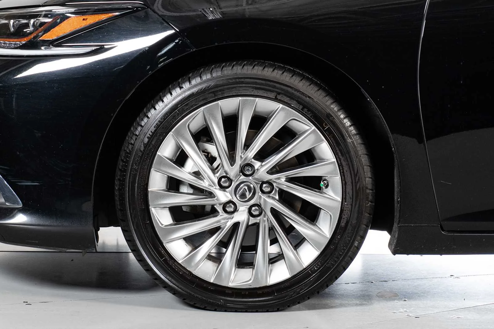 Used 2019 Obsidian Lexus Ultra Luxury image 10