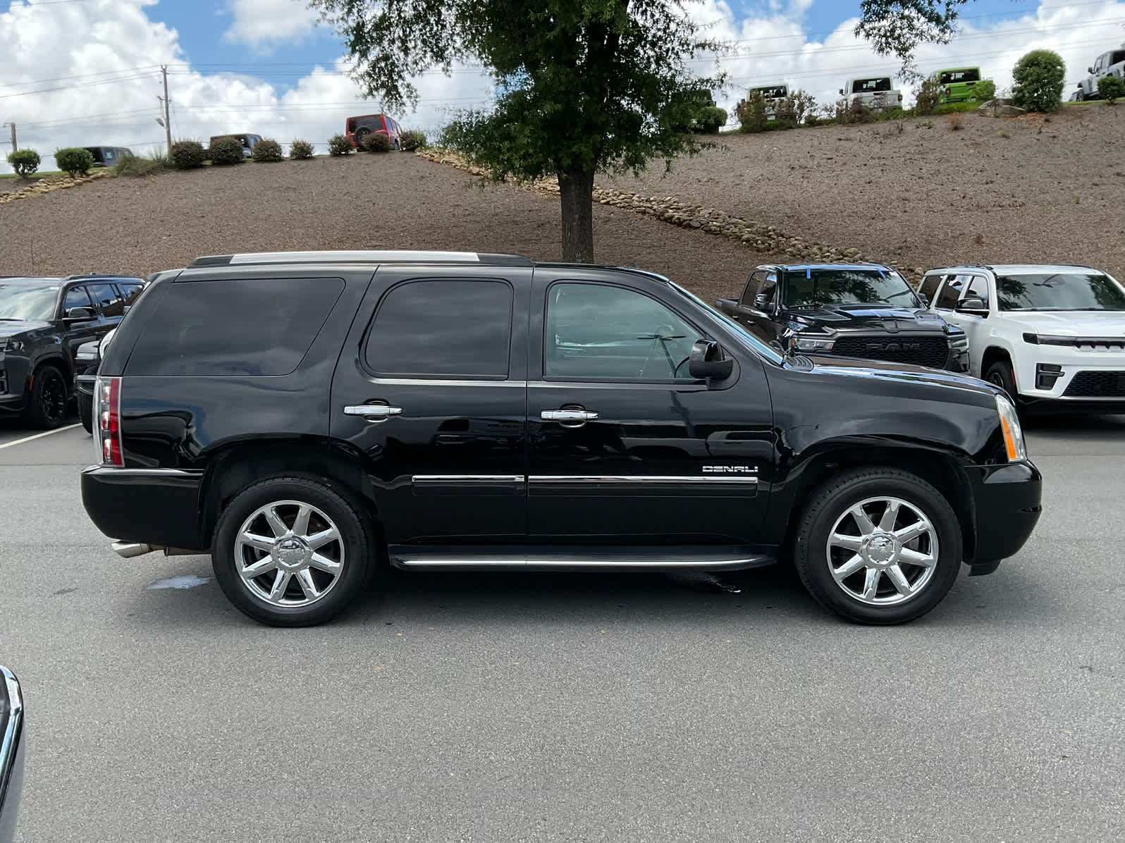 Used 2013 Onyx Black GMC Denali image 4