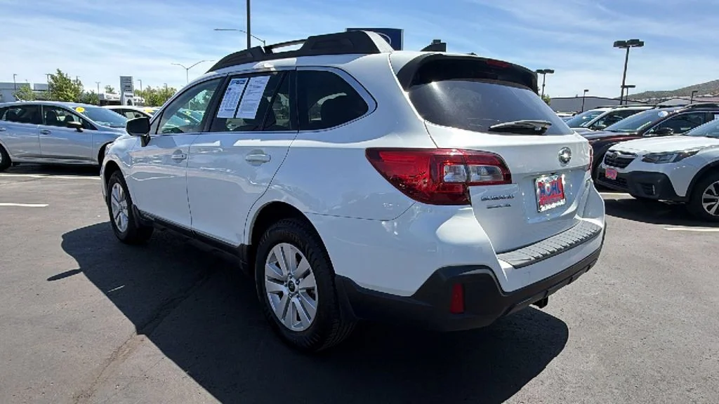 Used 2018 Crystal White Pearl Subaru 2.5i Premium image 5