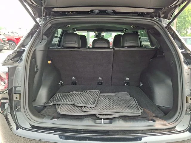 Used 2023 Black Jeep Latitude Lux image 29
