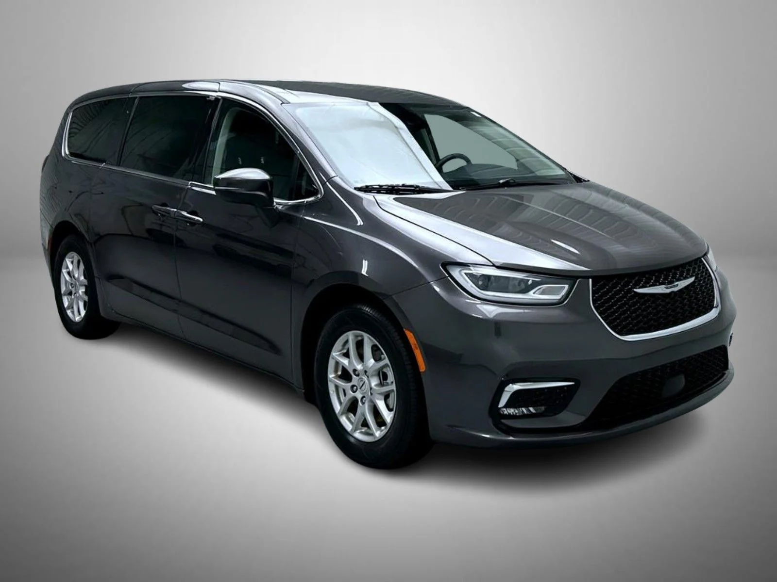 Used 2023 Gray Chrysler Touring L image 3