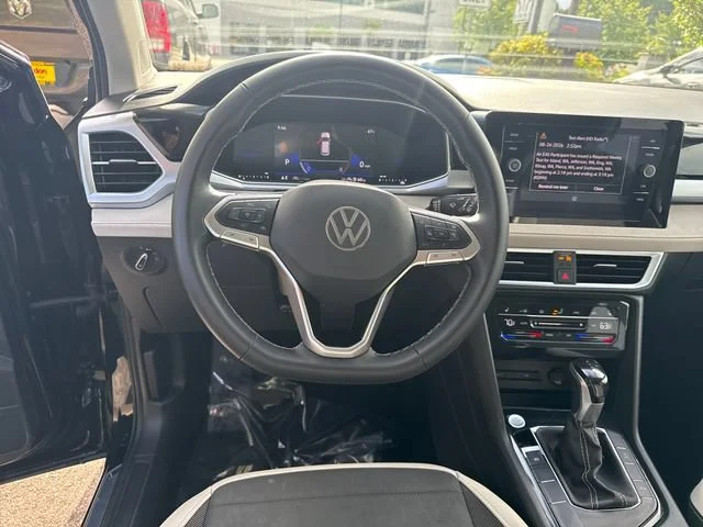 Used 2025 Deep Black Pearl Volkswagen 1.5T SE image 17