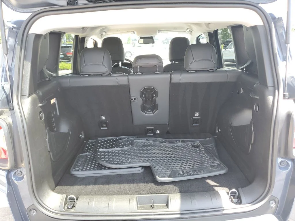 Certified Used 2022 Blue Jeep Limited image 9